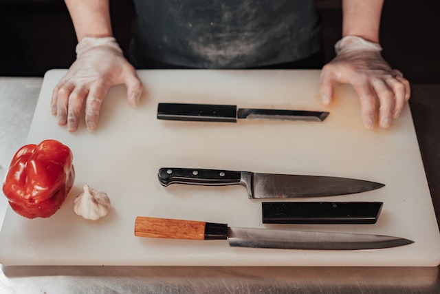 How to sharpen kitchen knives?