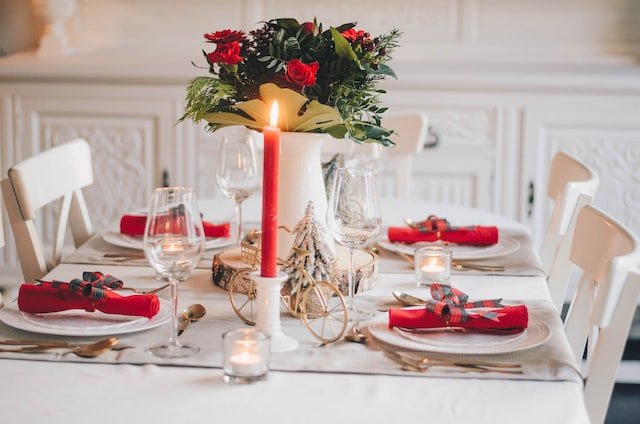 Christmas Dining Room Table Settings